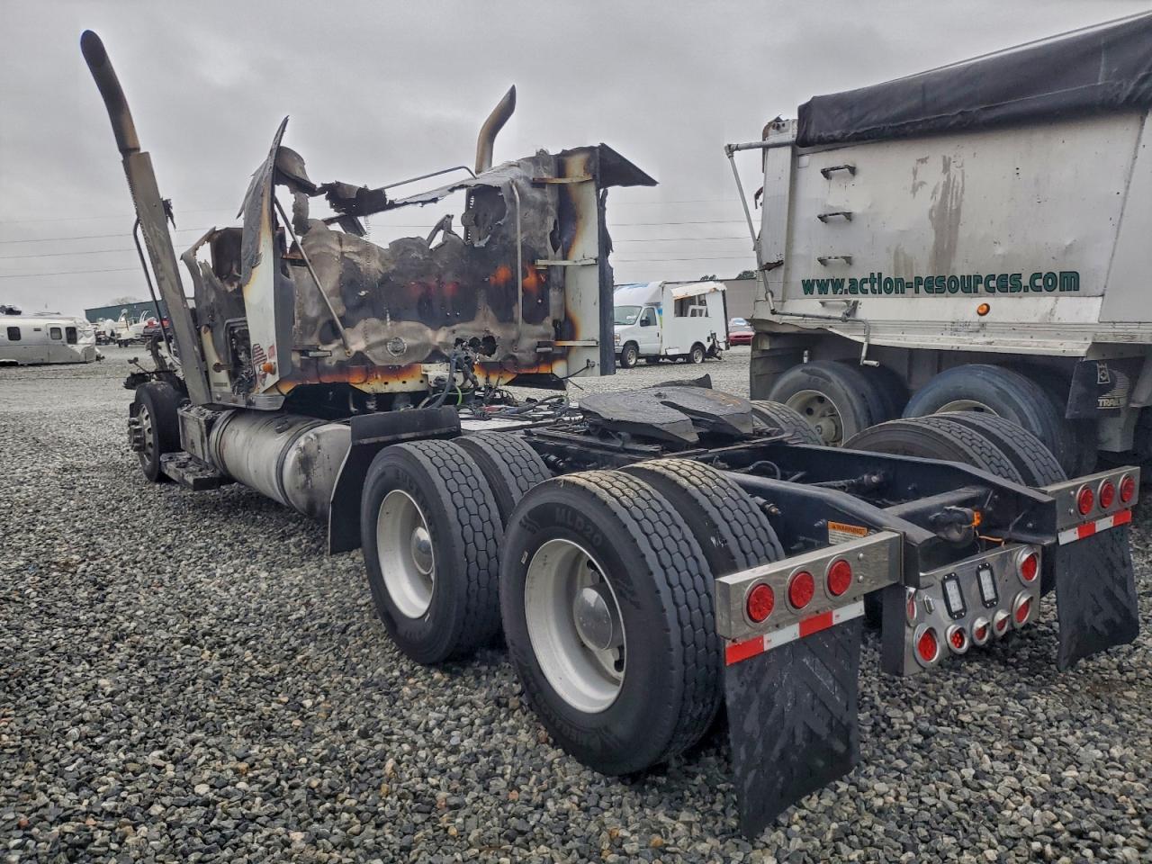 2016 Freightliner Conventional Coronado 132