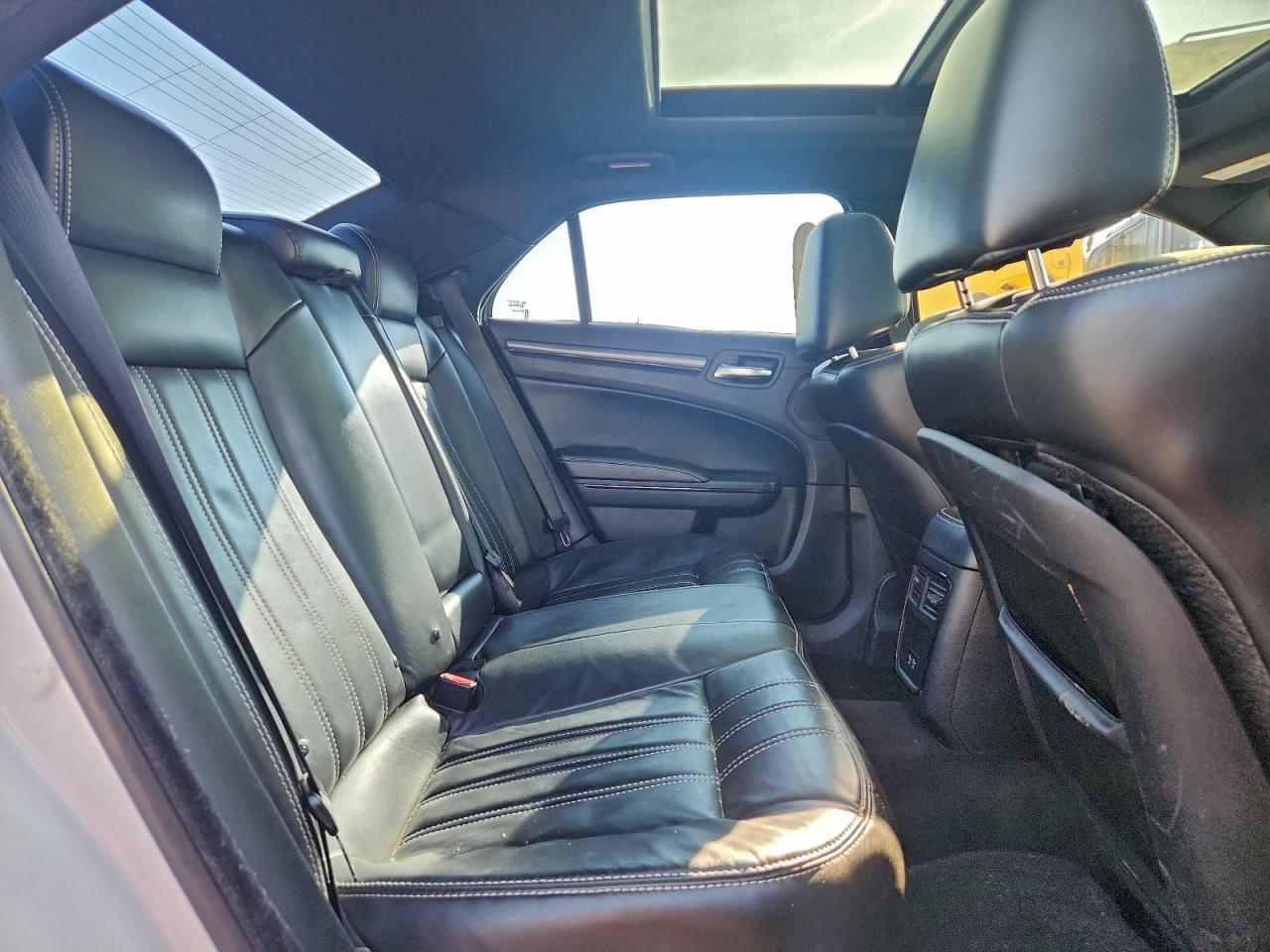 2016 Chrysler 300 s