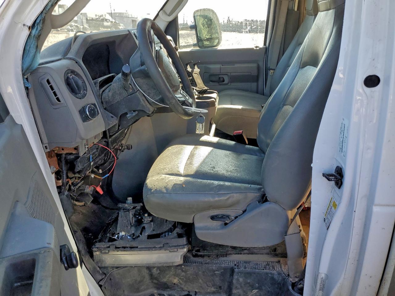 2021 Ford Econoline E350 Super Duty Cutaway Van