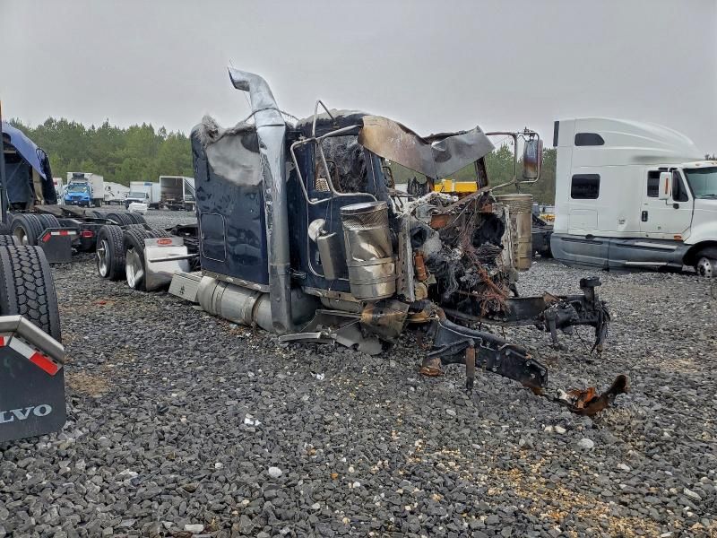 2020 Peterbilt 389 Semi Truck