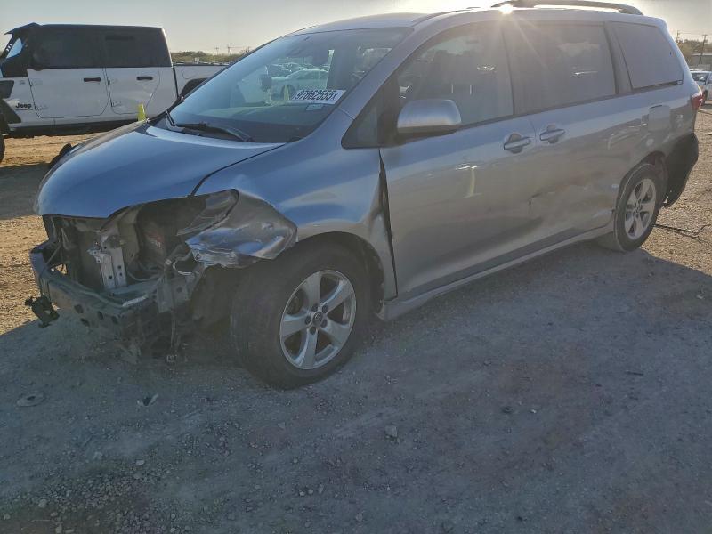 2018 Toyota Sienna le