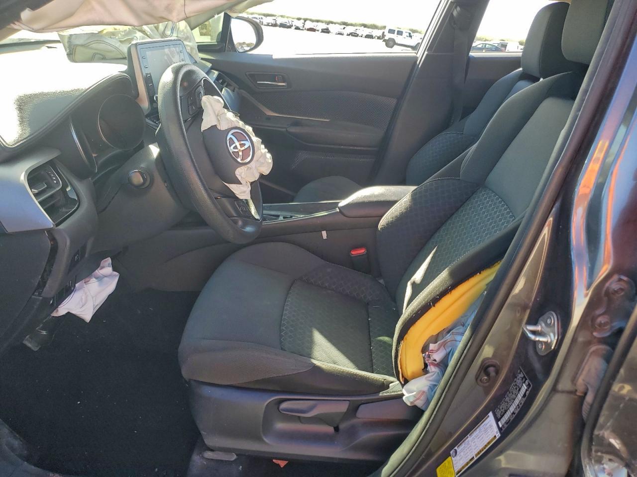 2020 Toyota C-hr le