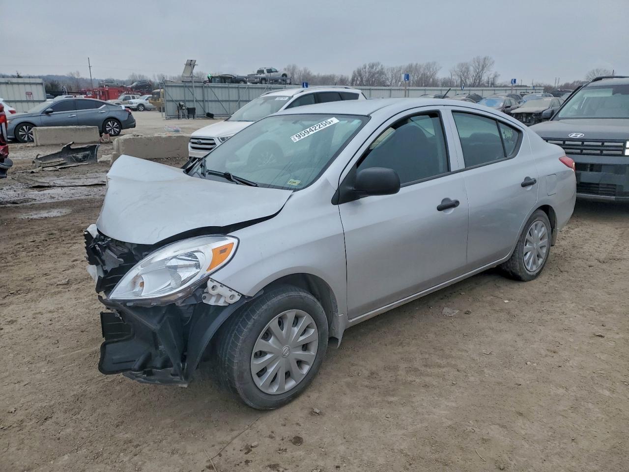 2013 Nissan Versa s