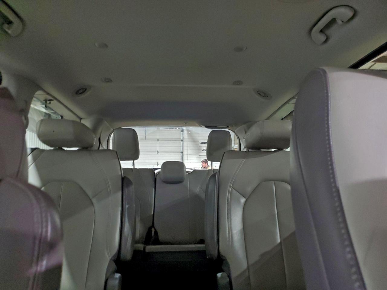 2017 Chrysler Pacifica Touring l