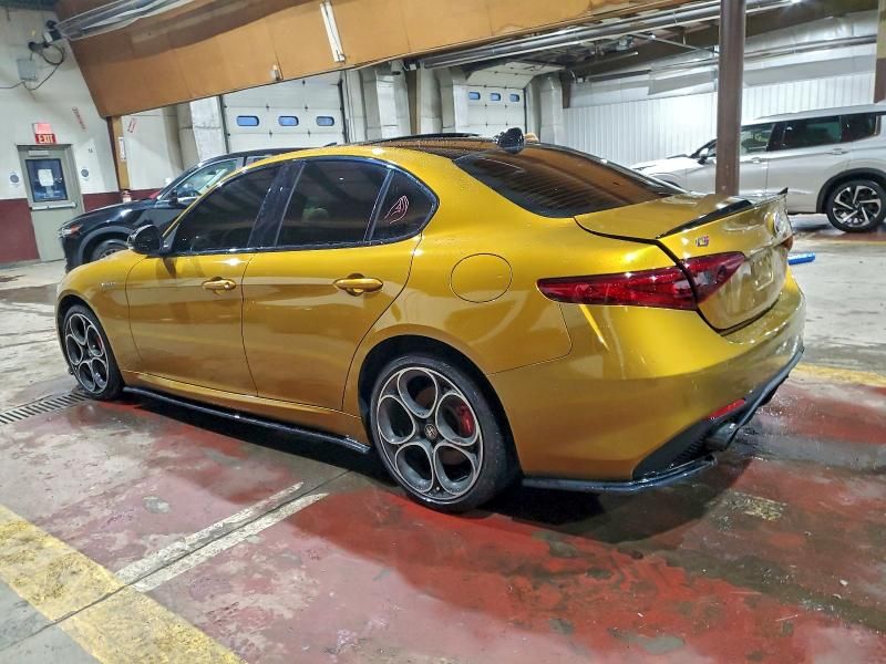 2022 Alfa Romeo Giulia Super