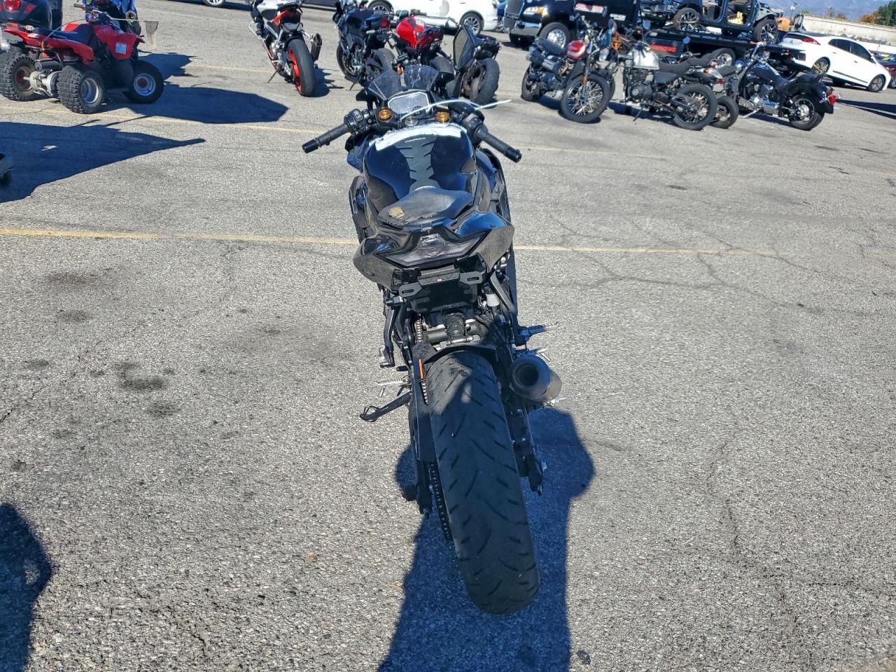 2025 Kawasaki ZX400 P