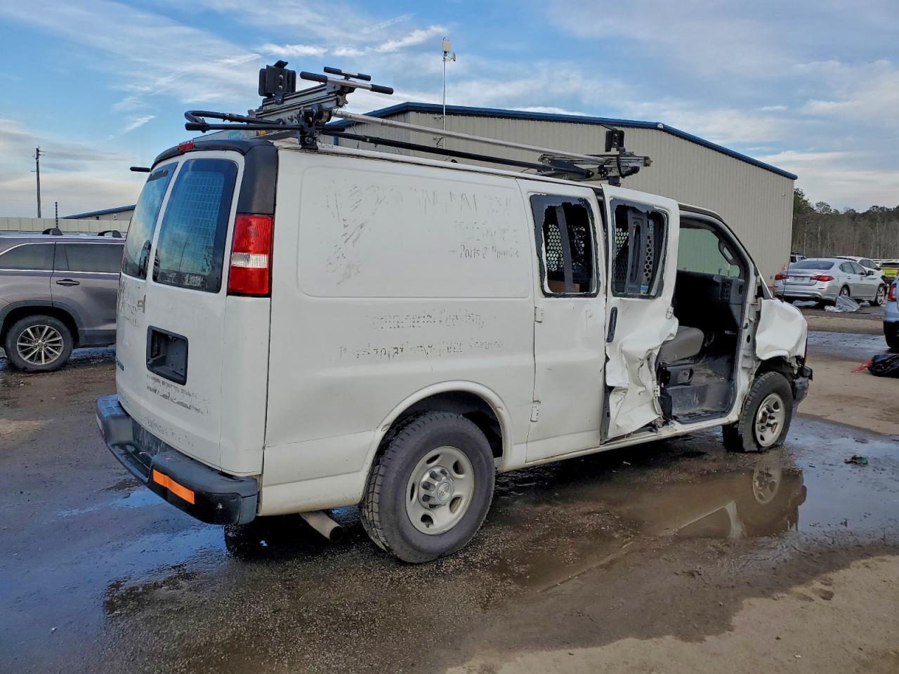 2017 Chevrolet Express Utility / Service Van