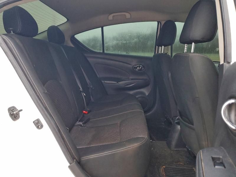 2018 Nissan Versa sv