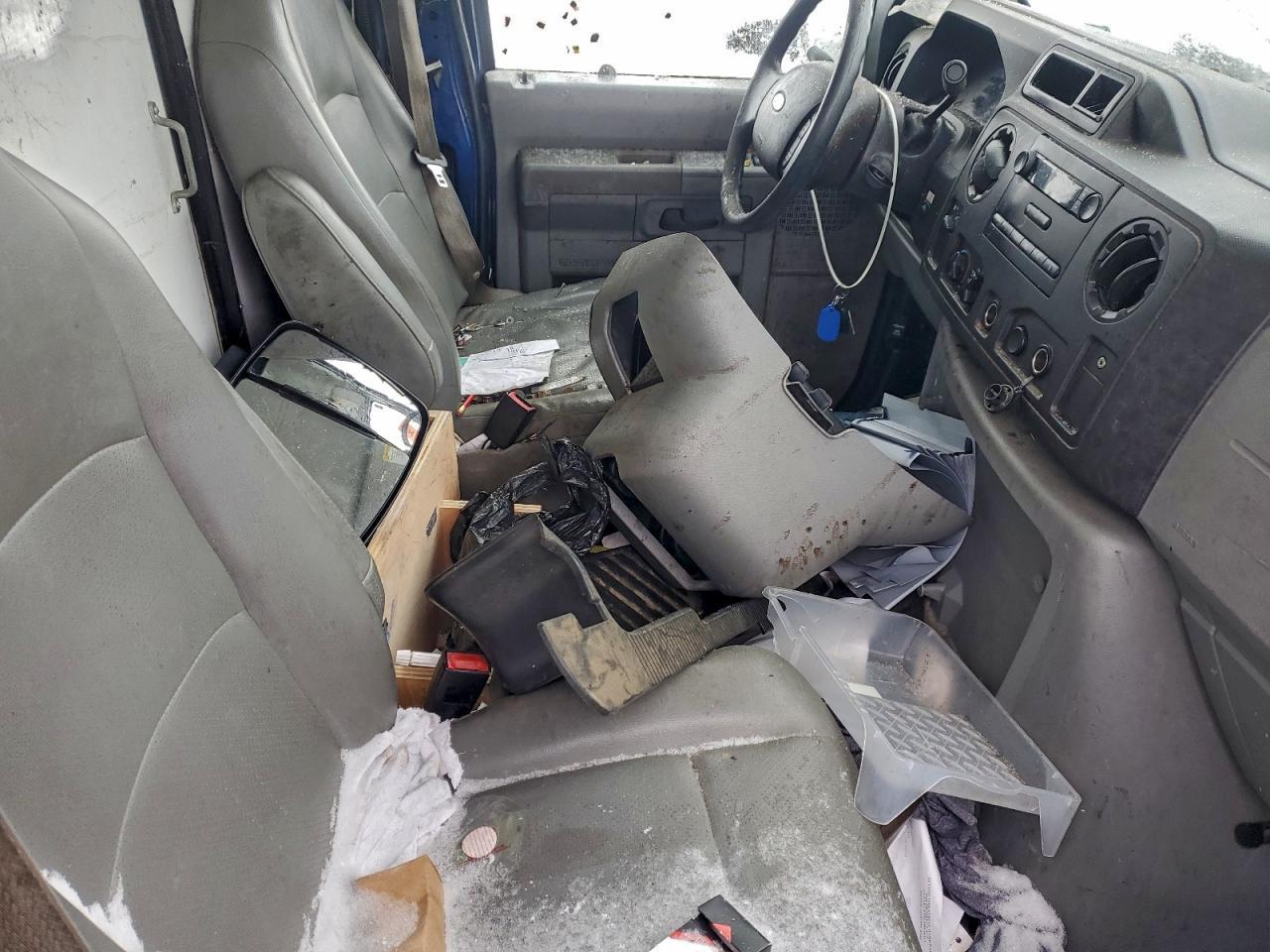 2015 Ford Econoline E350 Super Duty Cutaway Van