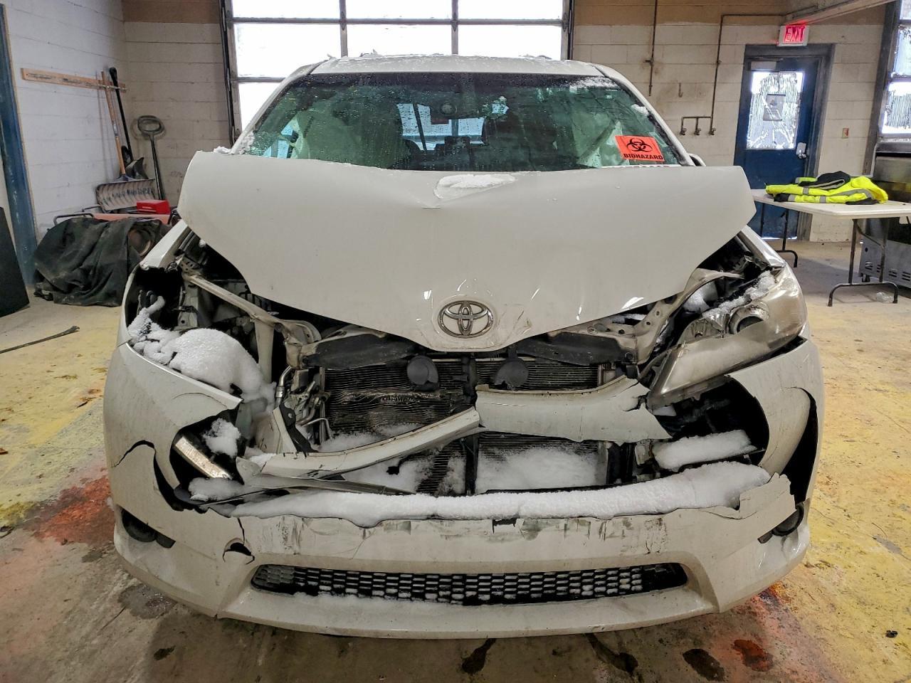 2016 Toyota Sienna le