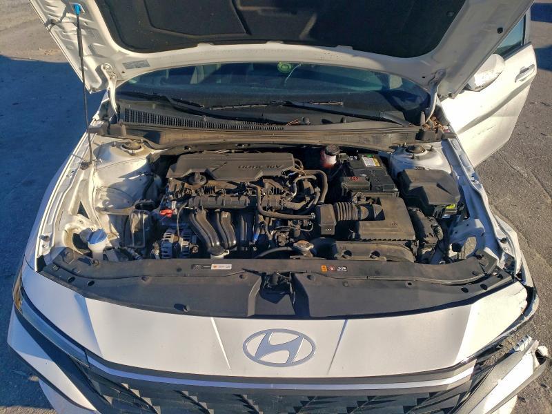 2024 Hyundai Elantra se
