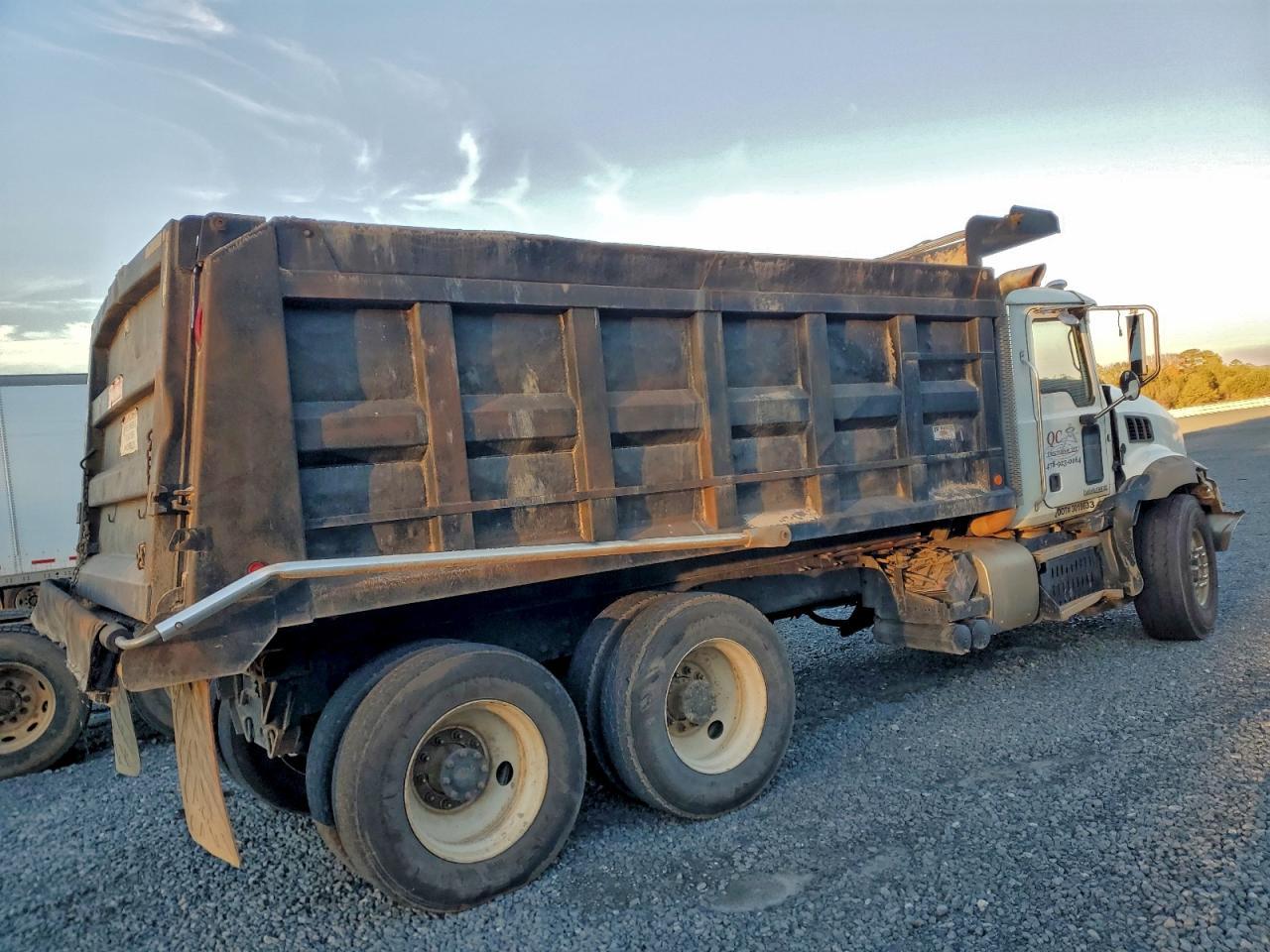 2015 Mack GU800 Dump Truck