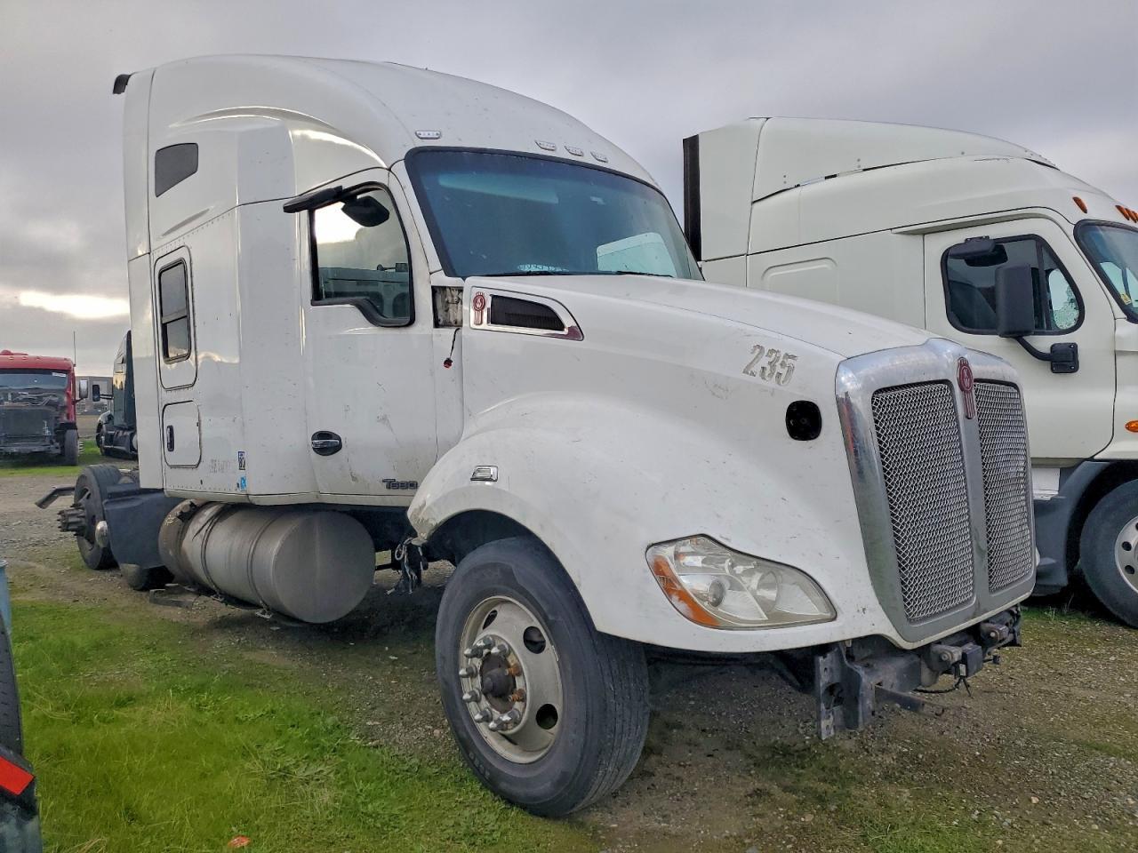2022 Kenworth T680 Semi Truck