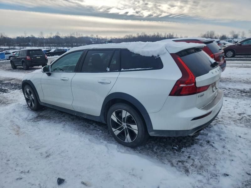2020 Volvo V60 Cross Country T5 Momentum
