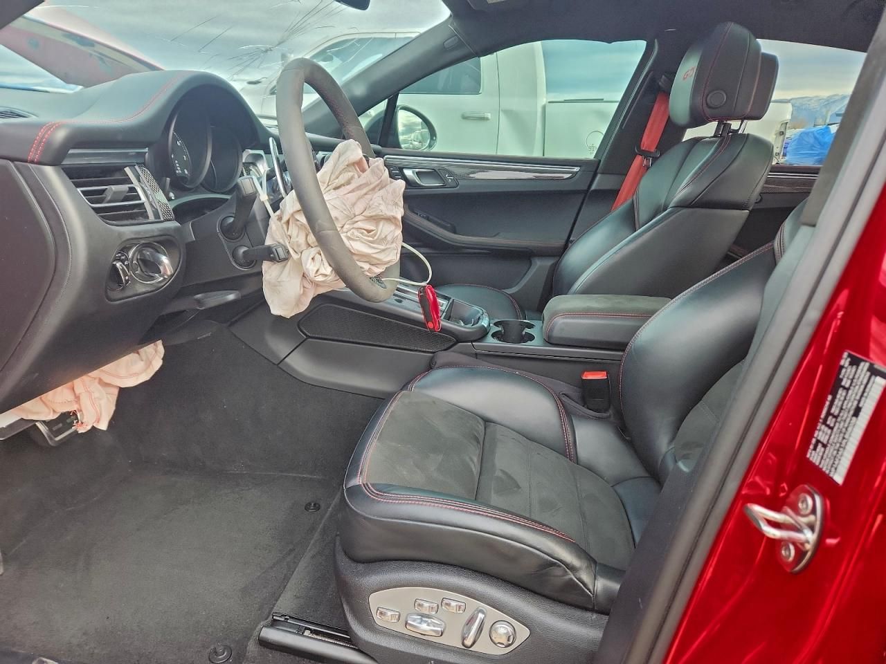 2023 Porsche Macan gts