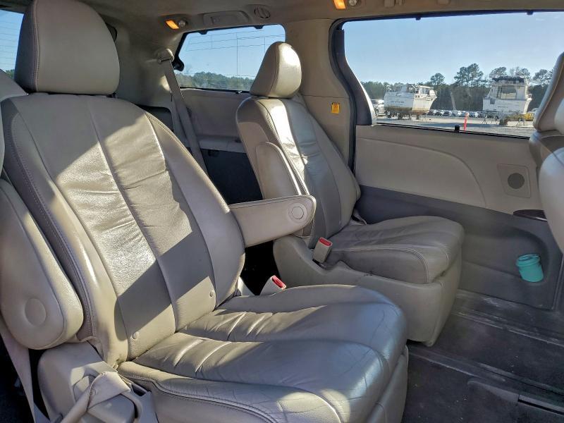 2011 Toyota Sienna xle