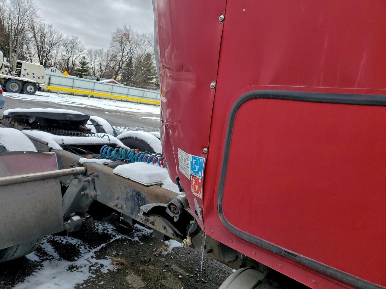 2005 Freightliner Columbia 120 Semi Truck