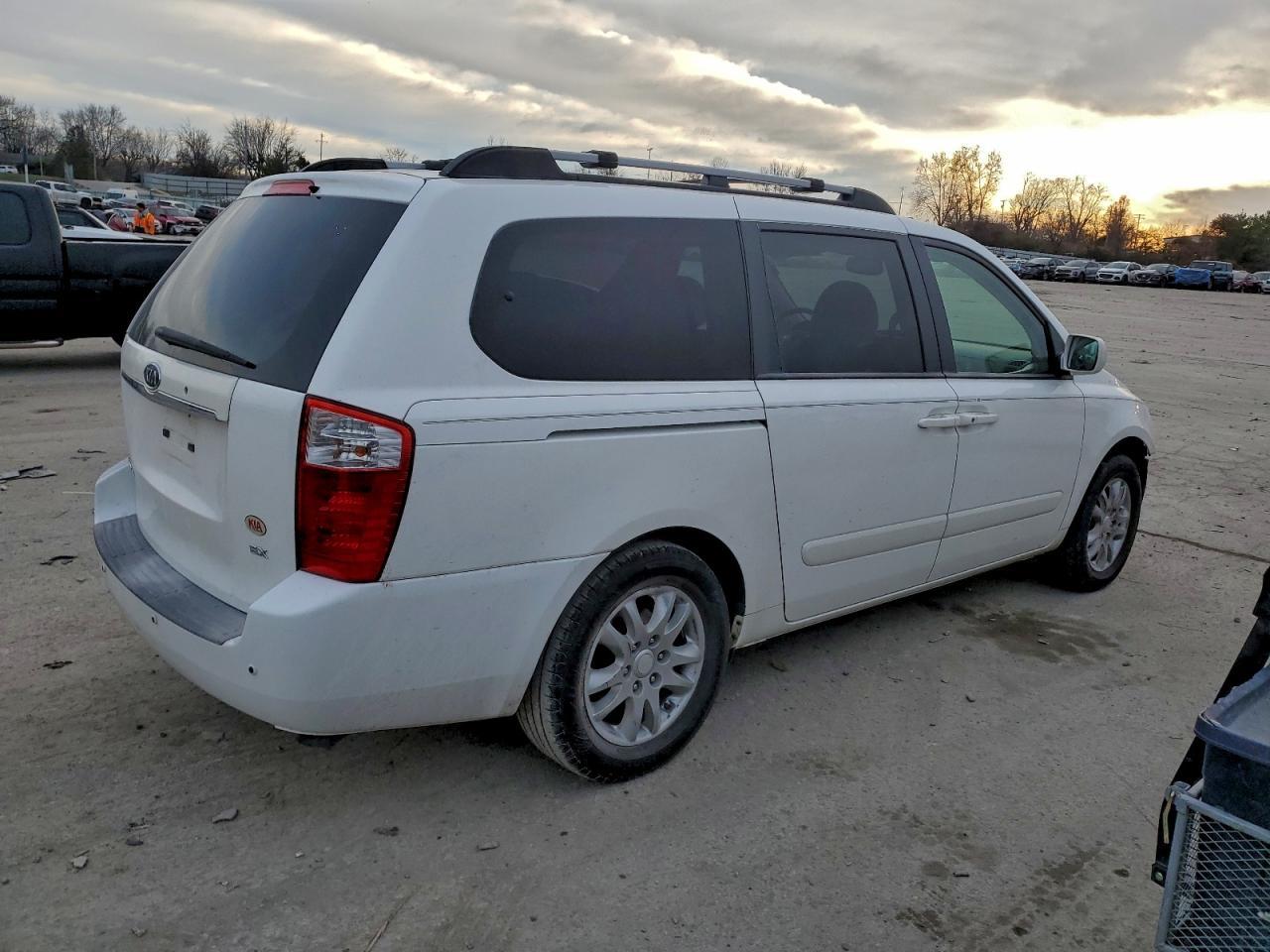 2008 KIA Sedona ex