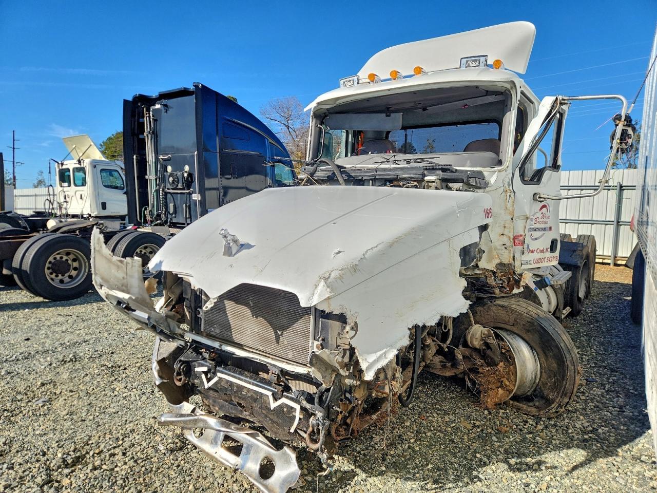 2018 Mack CXU613 Semi Truck