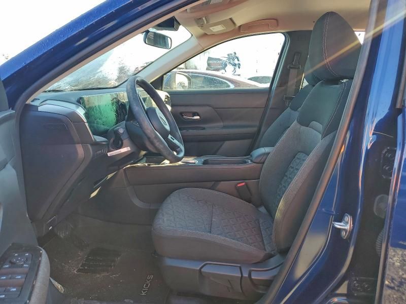 2025 Nissan Kicks sv