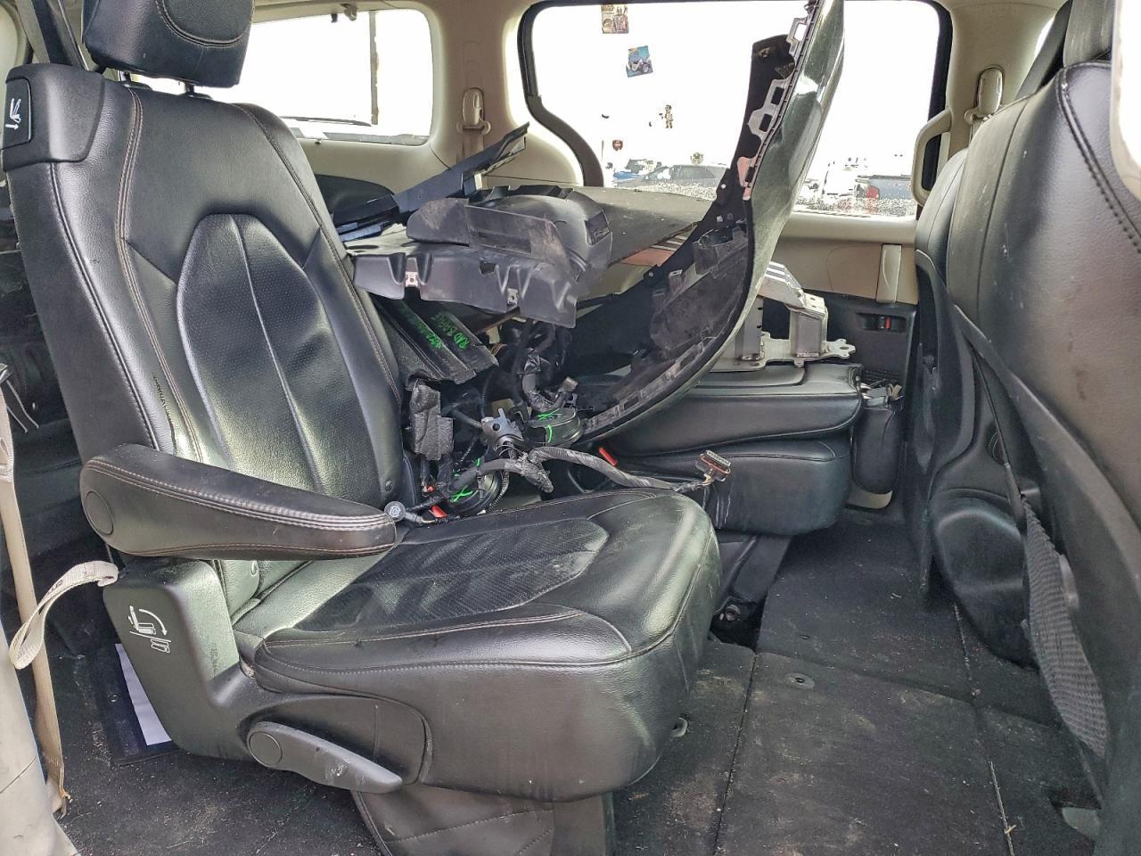 2018 Chrysler Pacifica Touring l