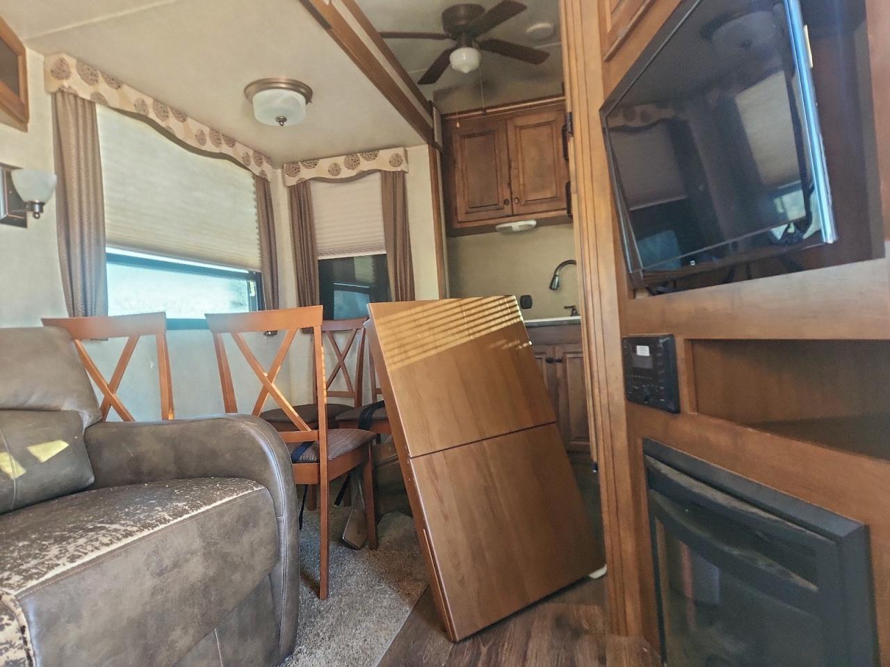 2015 Keystone Arcadia 37-Camper