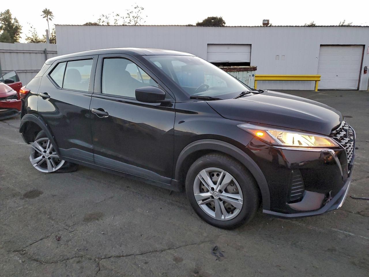 2021 Nissan Kicks s