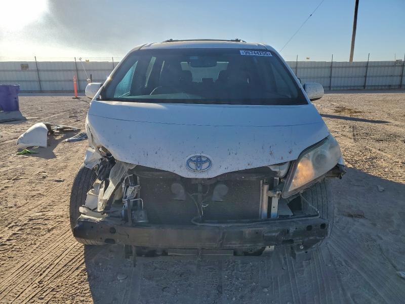 2017 Toyota Sienna xle Premium 8-passenger