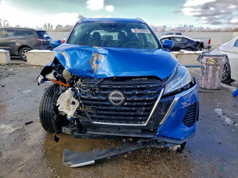 2022 Nissan Kicks sv