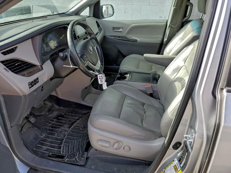 2015 Toyota Sienna xle