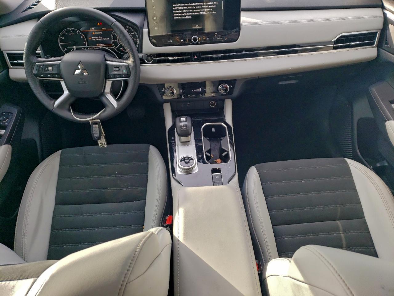 2025 Mitsubishi Outlander se