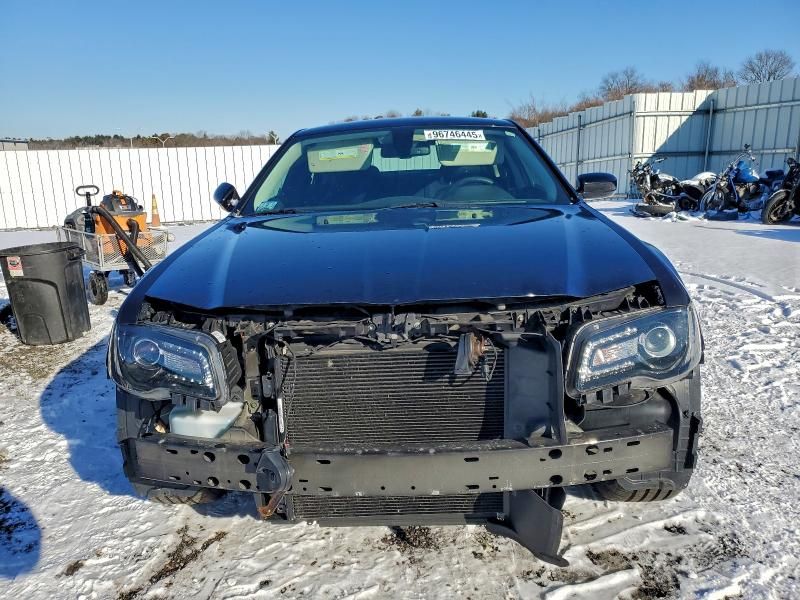 2019 Chrysler 300 Touring