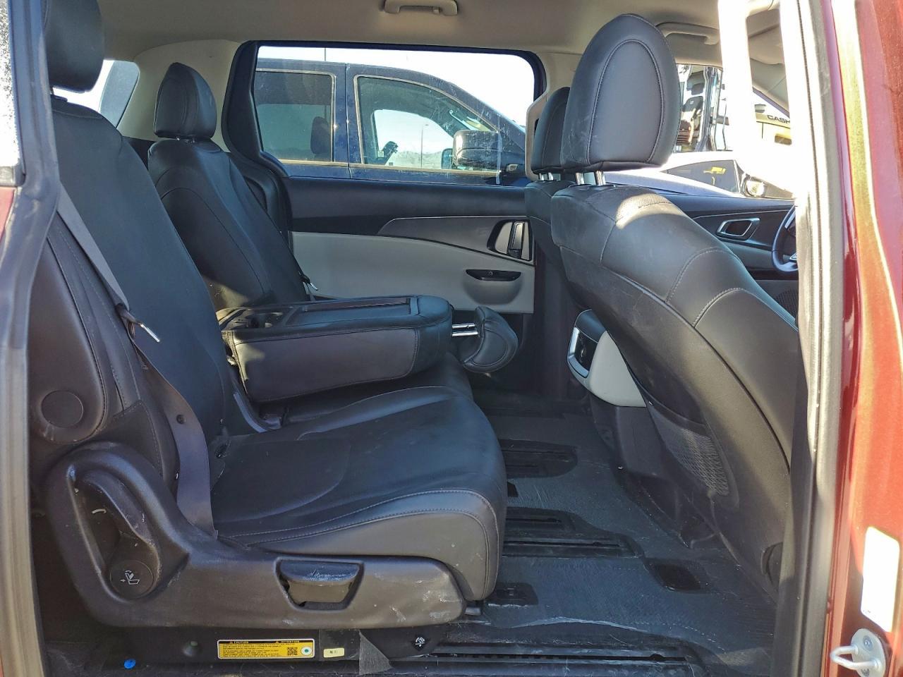 2024 KIA Carnival lx