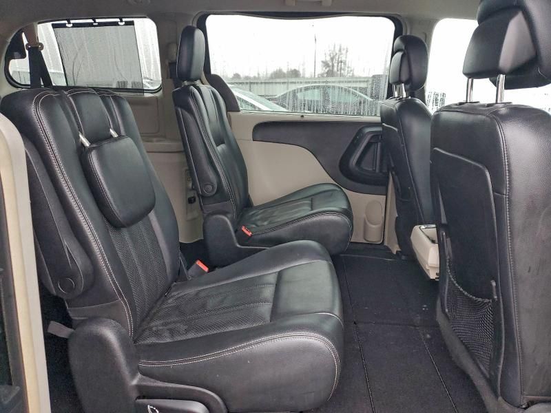 2012 Chrysler Town & Country Touring l