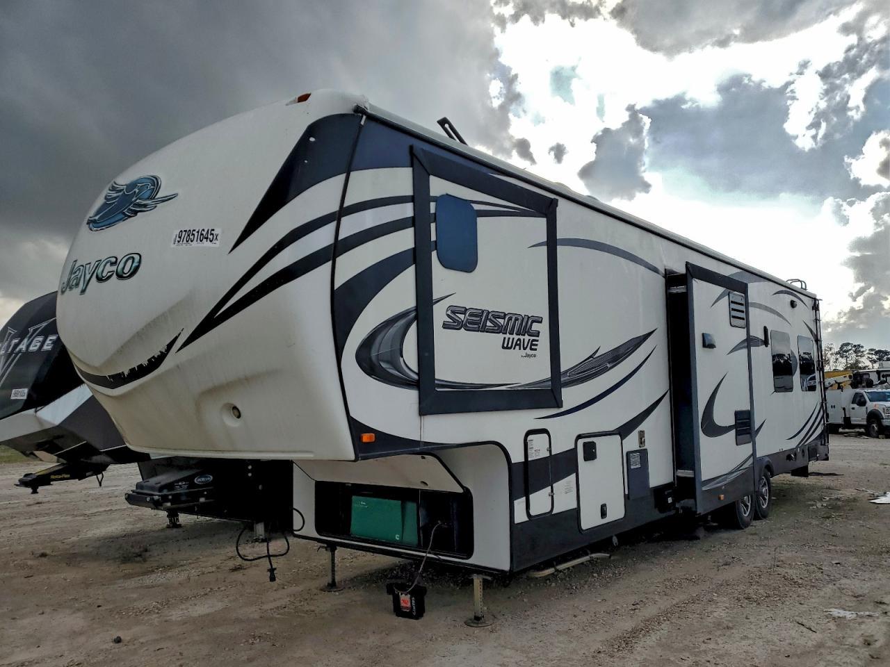 2016 Jayco Seismic Wave Camper