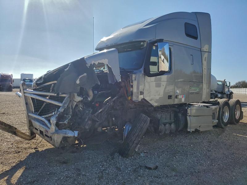 2014 Volv O VNL Semi Truck