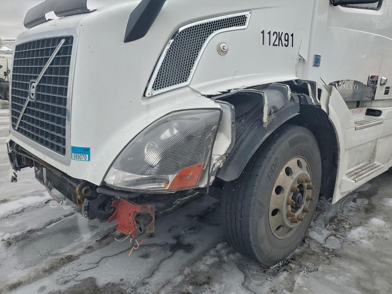 2010 Volvo VNL Semi Truck