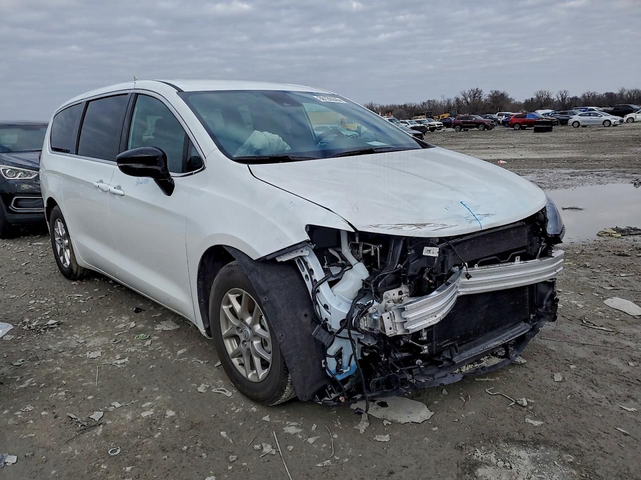 2025 Chrysler Voyager lx