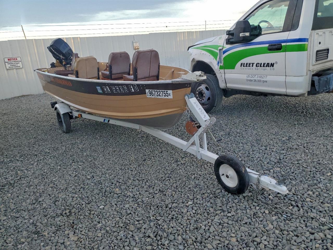 1983 Smoker Craft Boat