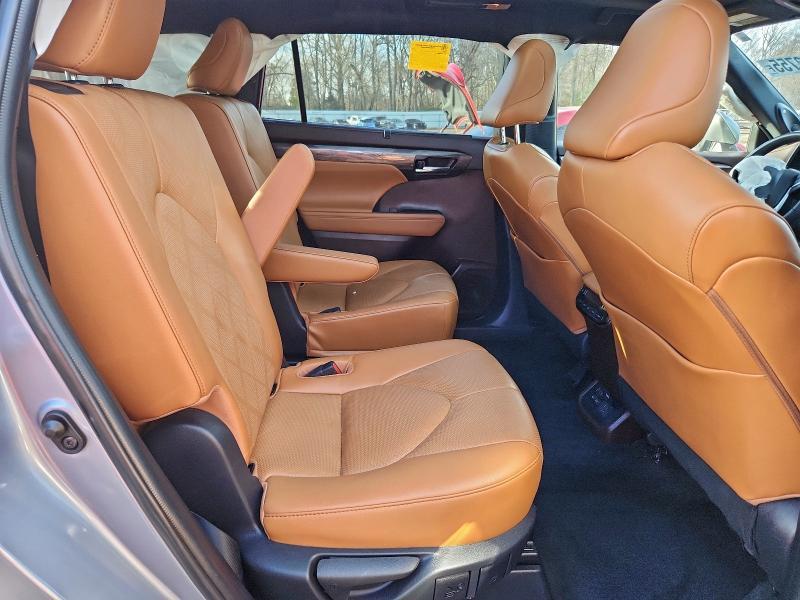 2022 Toyota Highlander Platinum