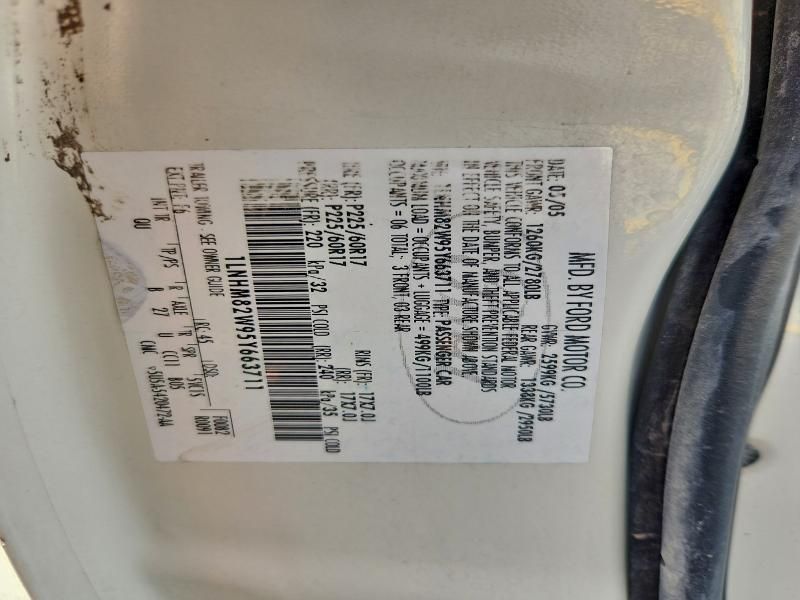 2005 Lincoln Town car Signature Limited