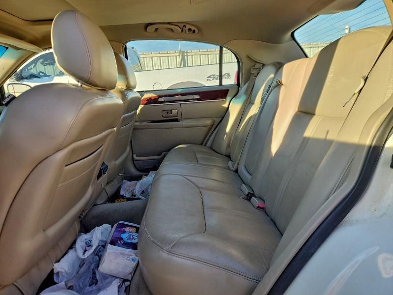 2005 Lincoln Town car Signature Limited