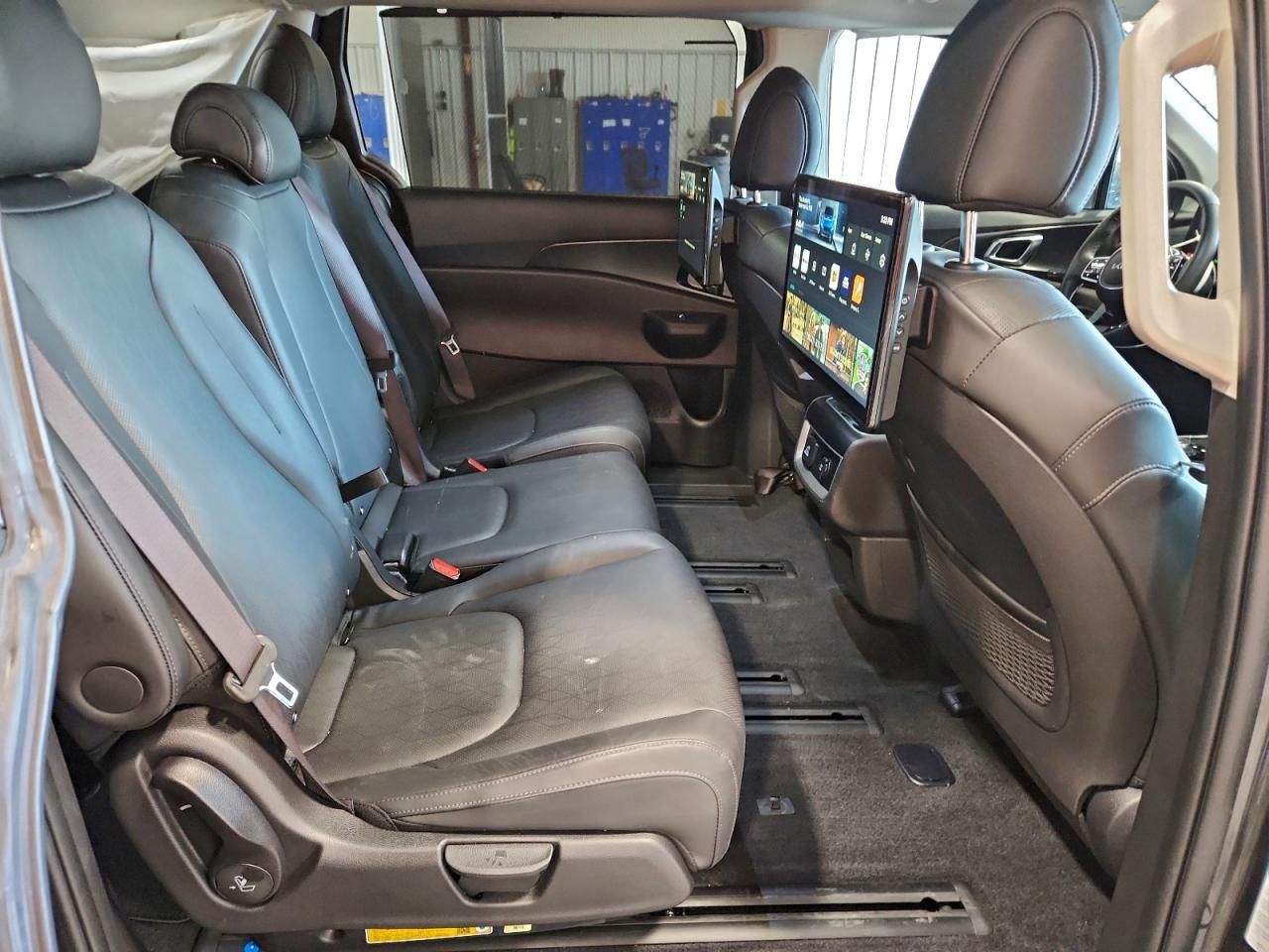 2025 KIA Carnival sx