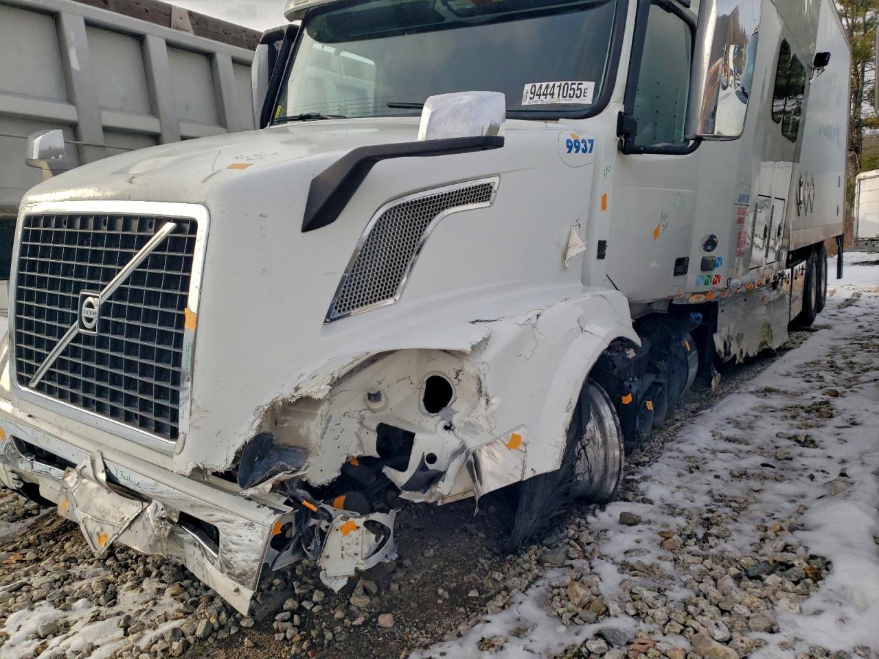 2017 Volvo VNL BOX Truck