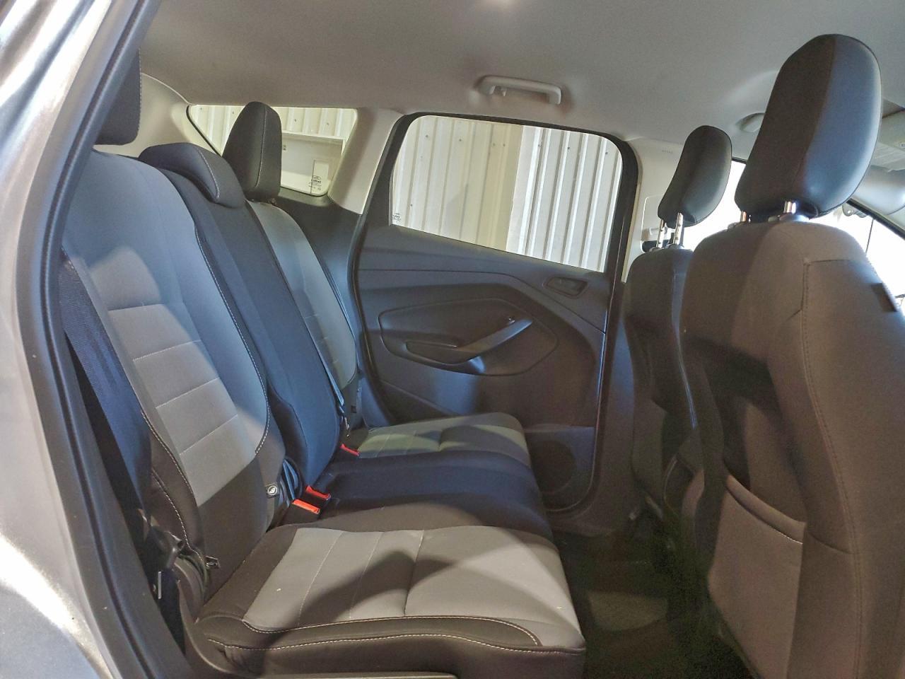 2019 Ford Escape s