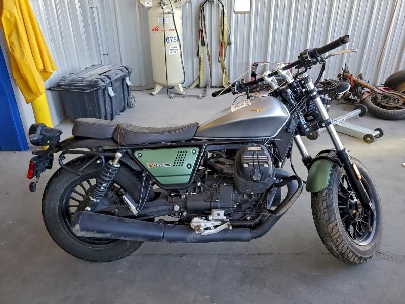 2021 Moto Guzzi V9 Bobber