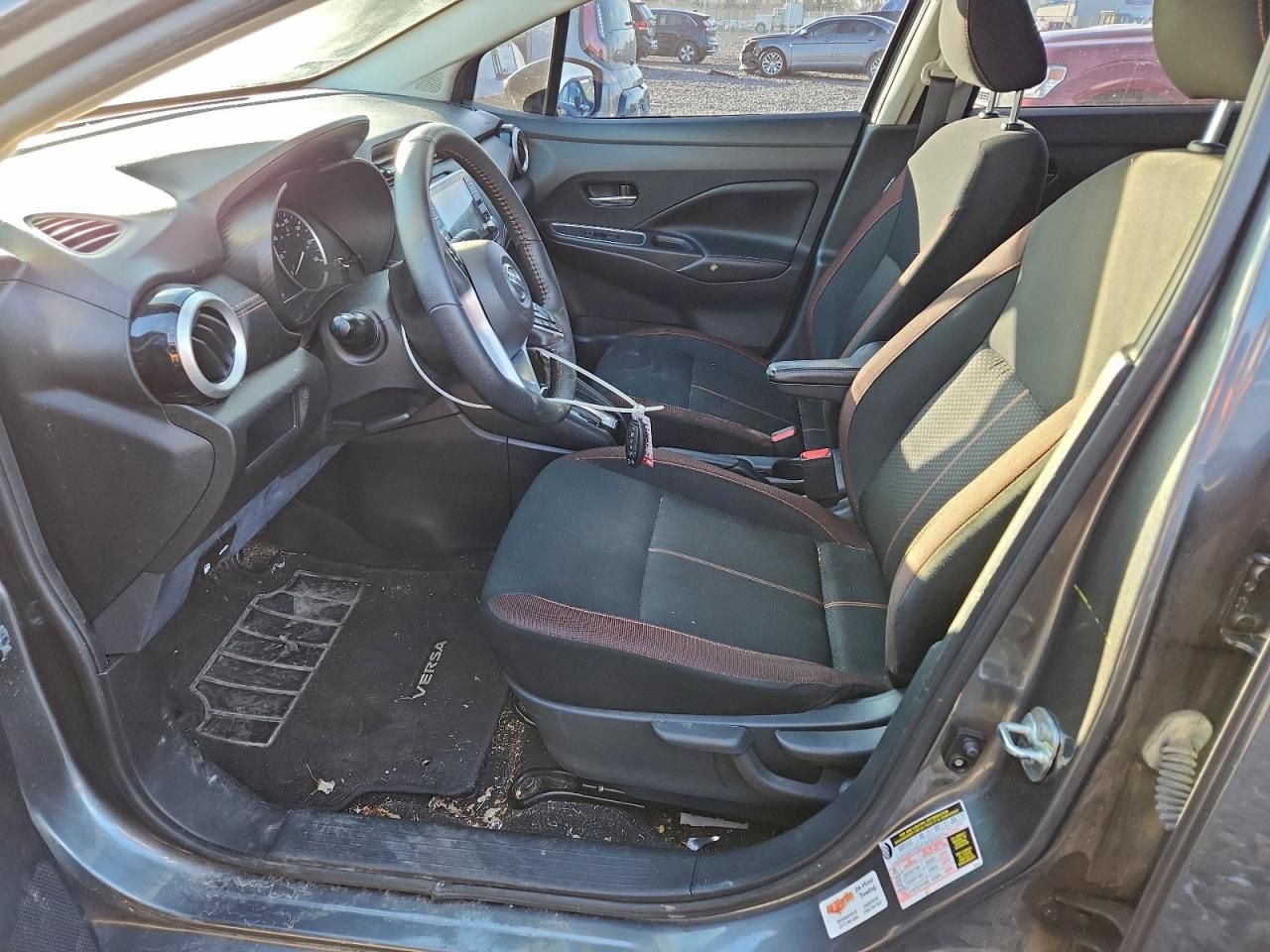 2022 Nissan Versa sr