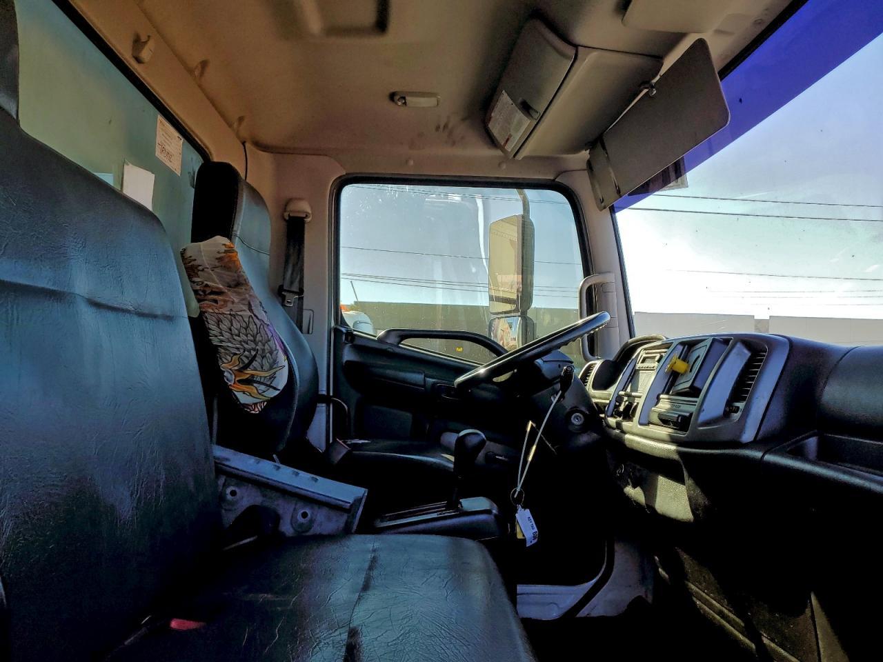 2019 Hino 268 BOX Truck
