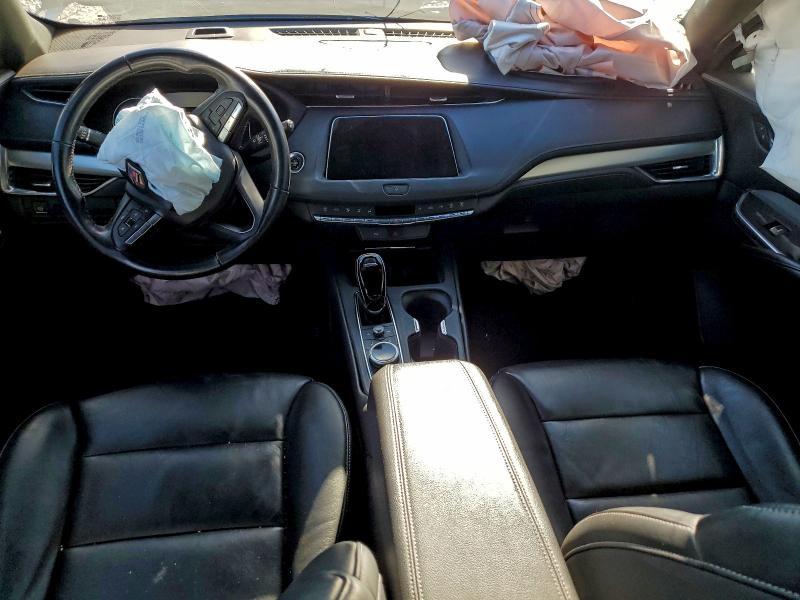 2022 Cadillac XT4 Premium Luxury