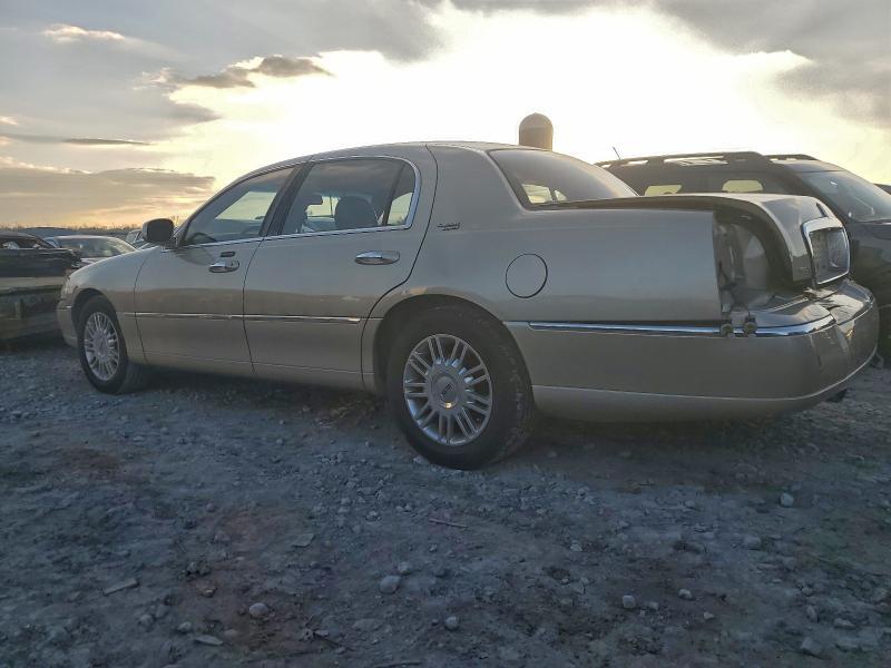 2007 Lincoln Town car Signature Limited